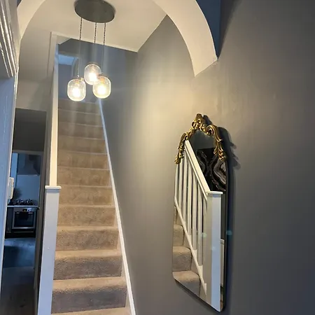 Spacious 5 Bed House Perfect For Contractors! Ferienhaus *