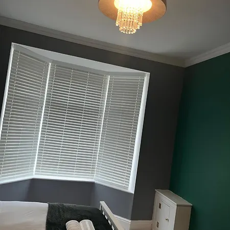 Spacious 5 Bed House Perfect For Contractors! Сasa de vacaciones Birmingam