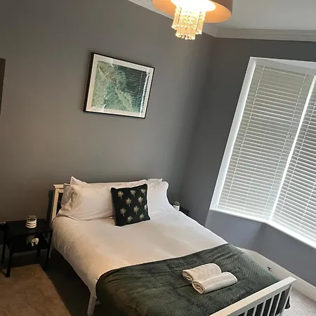 Spacious 5 Bed House Perfect For Contractors!