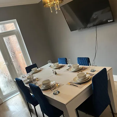 Spacious 5 Bed House Perfect For Contractors! *