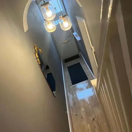 Spacious 5 Bed House Perfect For Contractors! Birmingam
