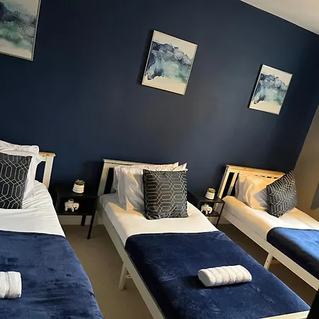 Spacious 5 Bed House Perfect For Contractors! Ferienhaus *