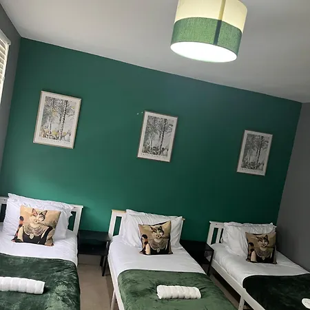 Spacious 5 Bed House Perfect For Contractors! Birmingham